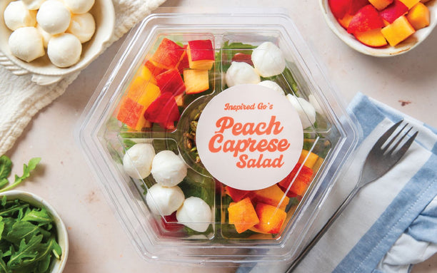 Salade Caprese aux pêches 
